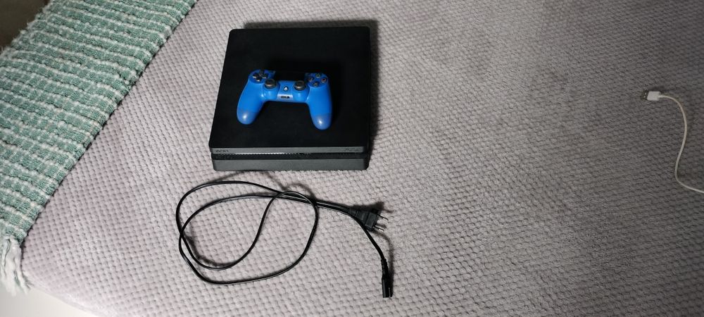 PS4 Slim com comando original Azul e jogos