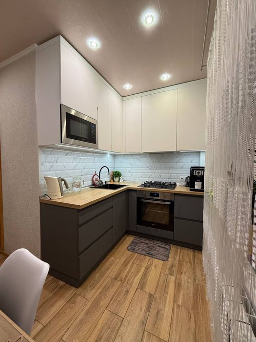 Продам шикарну 2 кімнатну квартиру  пос. Жуковського, 15 хв. до центра