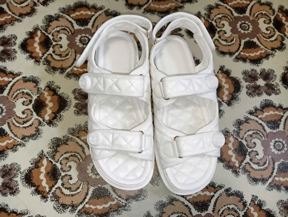 Босоніжки ( білого кольору )