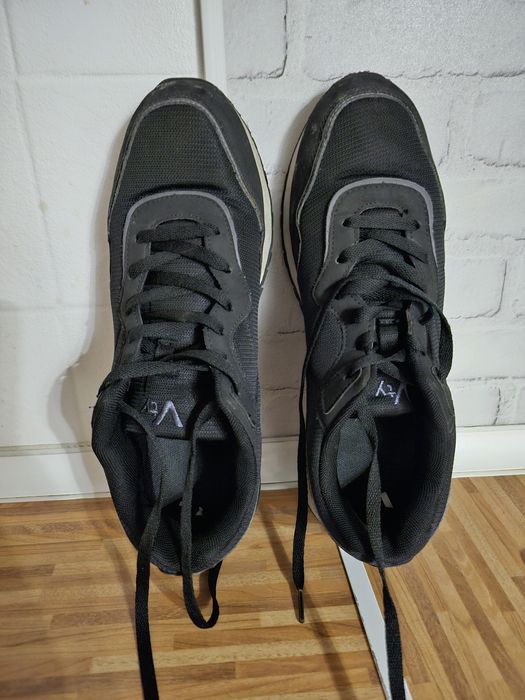 Ténis pretos em bom estado