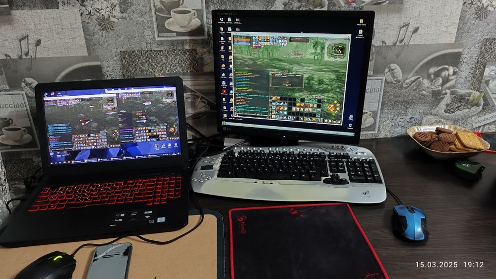 Настольный ПК компьютер + монитор.