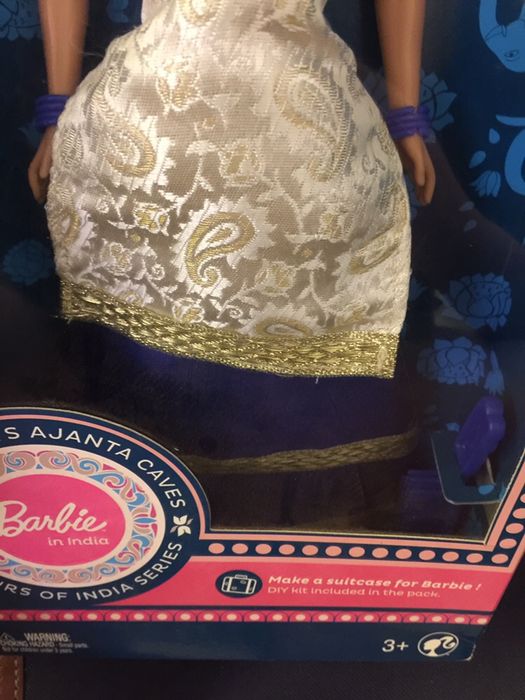 Barbie Índia - visits Ajanta Caves