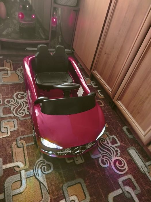 Продам электромашинка на пульту