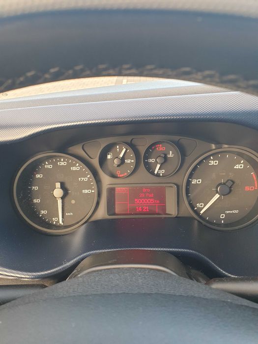 Iveco DAILI 35/180 Z fabrycznymi poduszkami. NOWYM NAJAZDEM STAN BDB