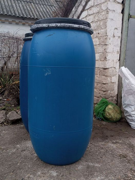 Продам бочки пластиковые 170 л.