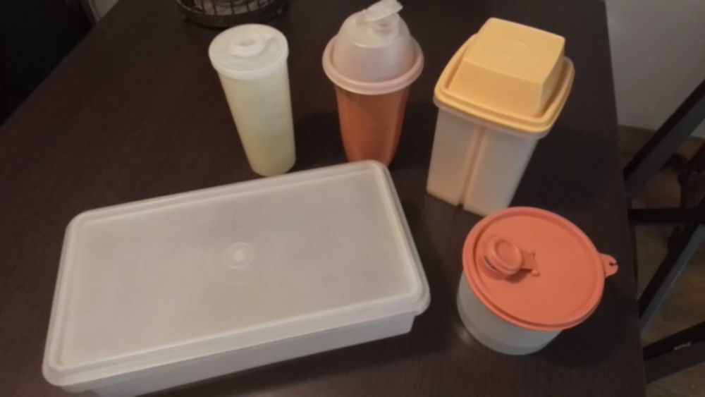 Artigos da Tupperware variados