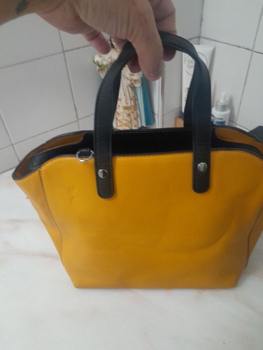Mochila de mão  amarelo