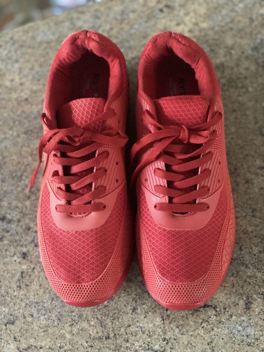 Кросівки чоловічі