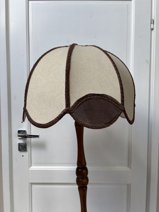 Lampa ze stolikiem PRL działająca