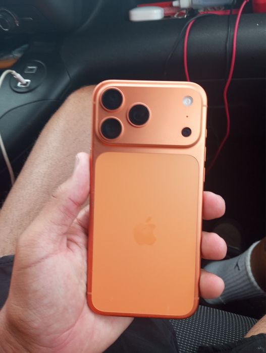 Vendo iphone 17 pro max 256 gb 1 mes de uso , motivo da vendo preciso de uma capacidade maior Pra gravar videos