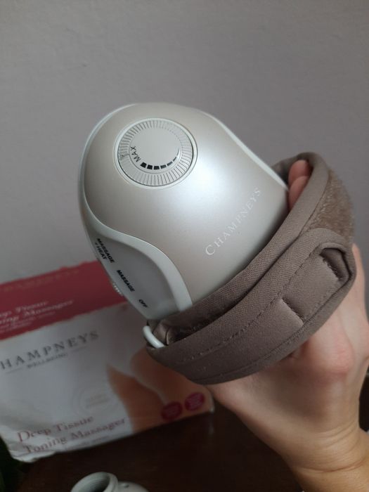 masażer do głębokiego masażu tkanek marki Champneys Wellbeing.