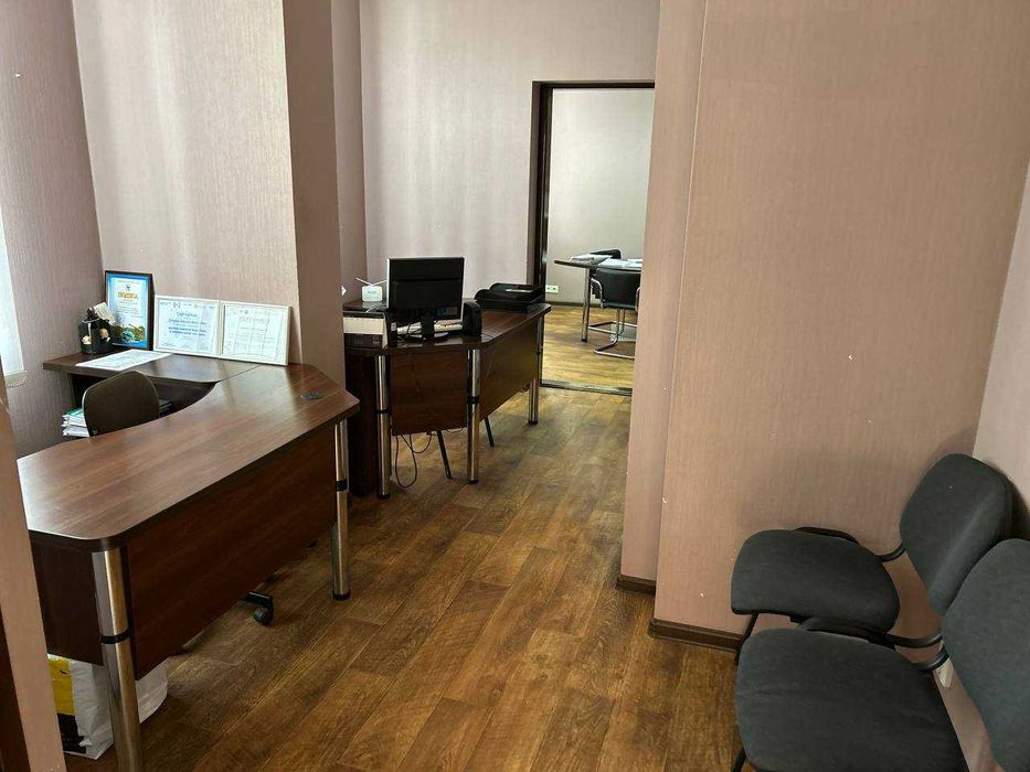 Продаж комерційного приміщення В ЦЕНТРІ міста! Гонча навпроти Оранти