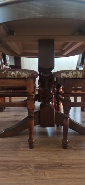 Стіл розкладний  деревяний і стільці