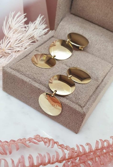 Okazałe złote kolczyki na sztyfcie