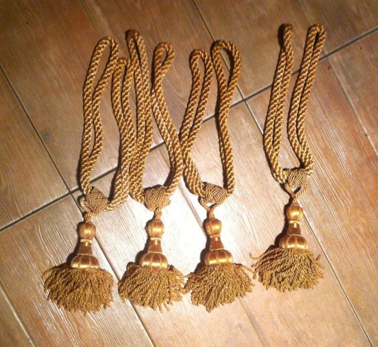 Par de guarda cortinados estilo classico antigo dourado