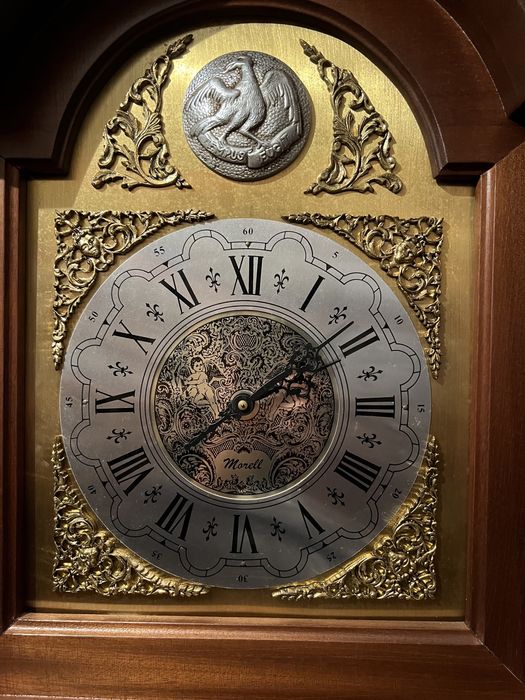 Relógio antigo mecânico de pé alto em madeira Tempus Fugit