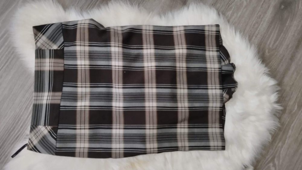 Elegancka spódnica w kratke 38