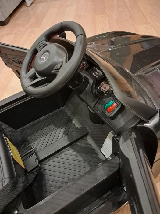 Mercedes-AMG GT Ride-on 12V - Preto - Excelente Estado - Portas Abrir + Luzes LED + rádio música