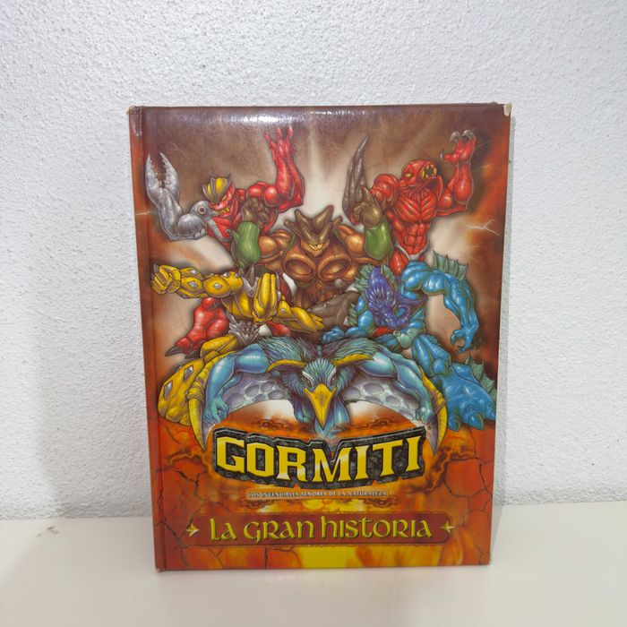 Pack Coleção Gormiti: Livro "La Gran Historia" + 3 Peluches