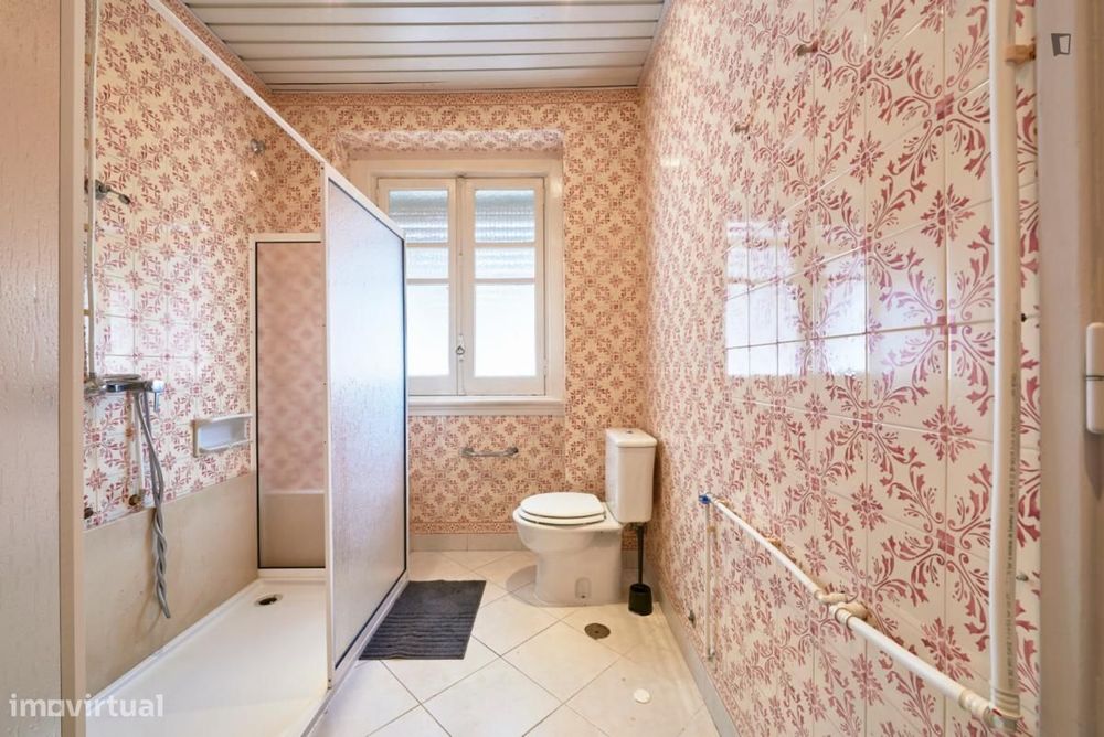 Quarto - localizado em Marquês de Pombal Lisbon