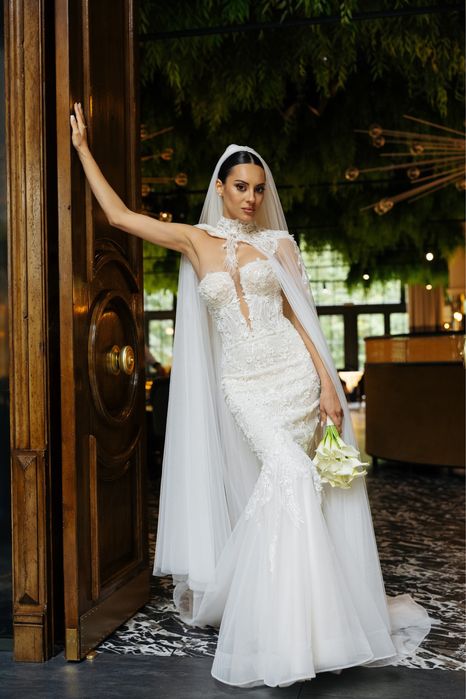 Розкішна весільна сукня