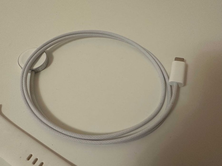 Apple Watch Series 4 – 44 мм з нержавіючої сталі з міланським ремінцем