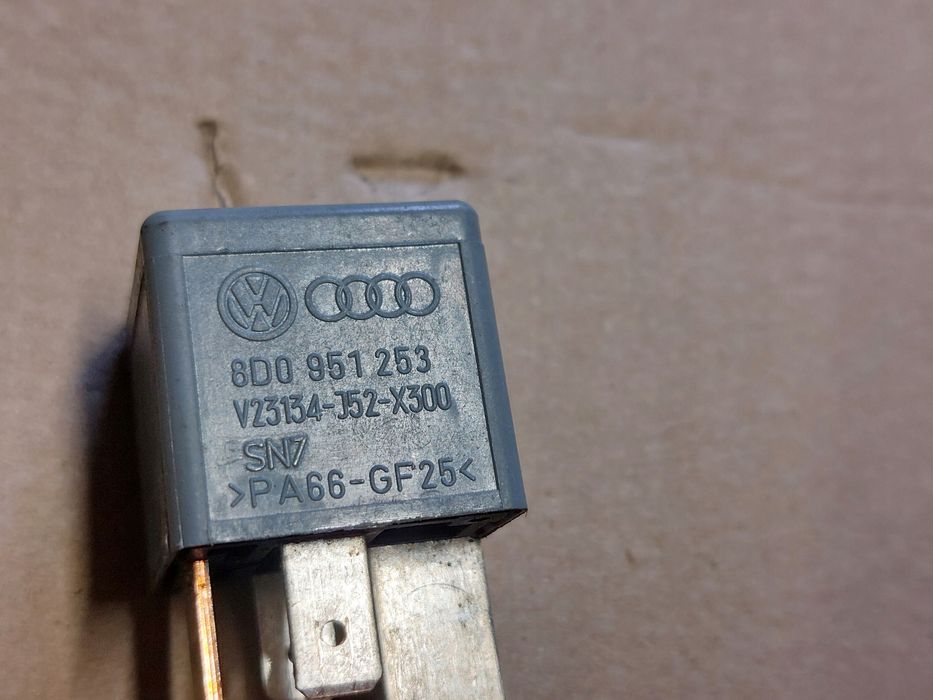 przekaźnik vw seat skoda 8d0951253 370