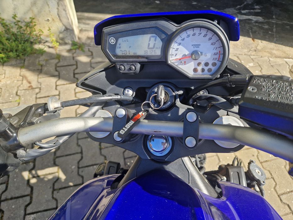 Yamaha FZ8 como nova