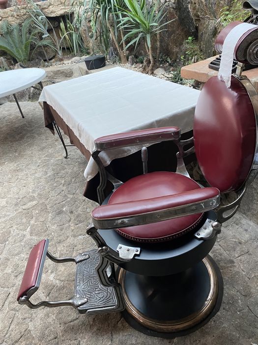Cadeira de barbear antiga restaurada