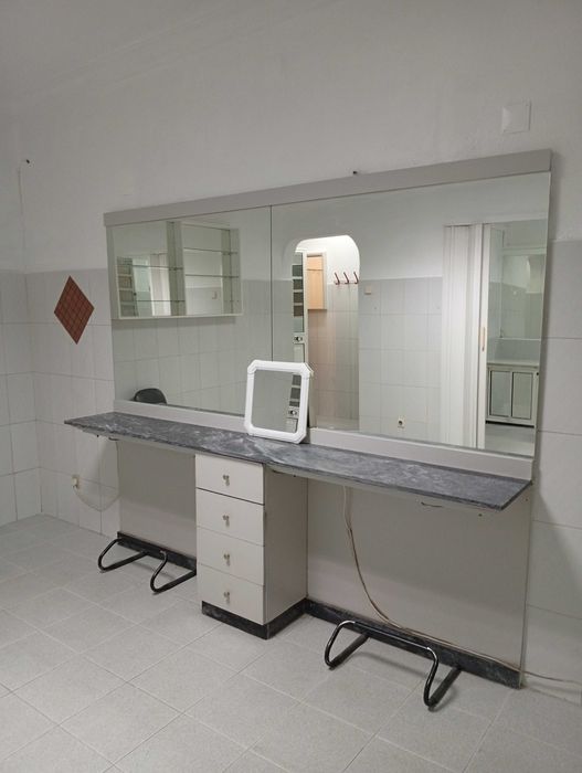 Salão de Cabeleireiro, barbeiro para Arrendar – Falagueira, Amadora