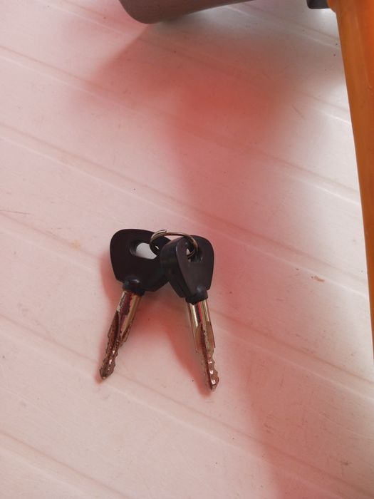 Tranca para trancar volante de carro,caravana,camião,com duas chaves