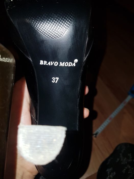 Czarne buty na obcasie