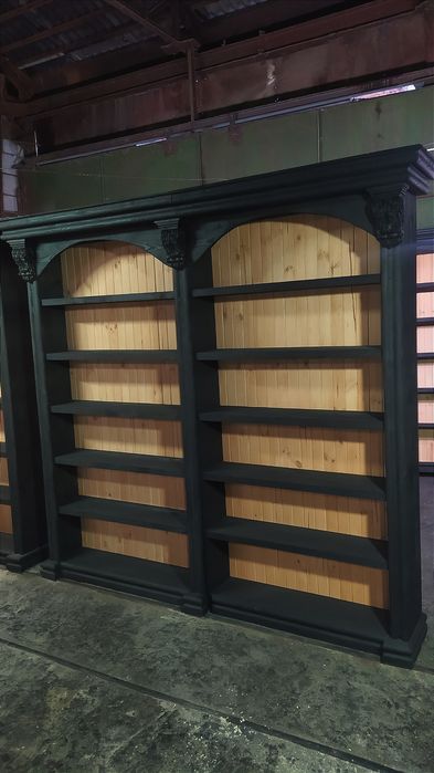 Книжный шкаф из массива под старину