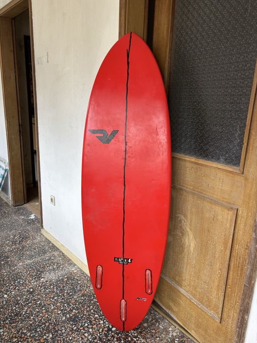 Prancha de surf 5’6 com 28L