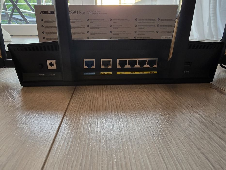 ASUS RT-AX88U Pro + uchwyt ścienny Wi-Fi 6