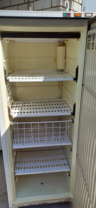Продам морозильную камеру
