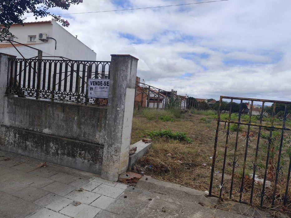 Terreno para Construção - 932m2 - AV Carlos Relvas 52 - Alpiarça