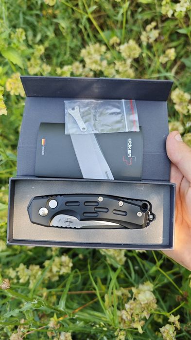 Boker Plus Thunderstorm AUS-8 Satin Black Automatic, рельєфне алюмінієве анодоване руків'я, автомат зі сталлю клинка AUS-8, склобій ,кліпса ,коробка