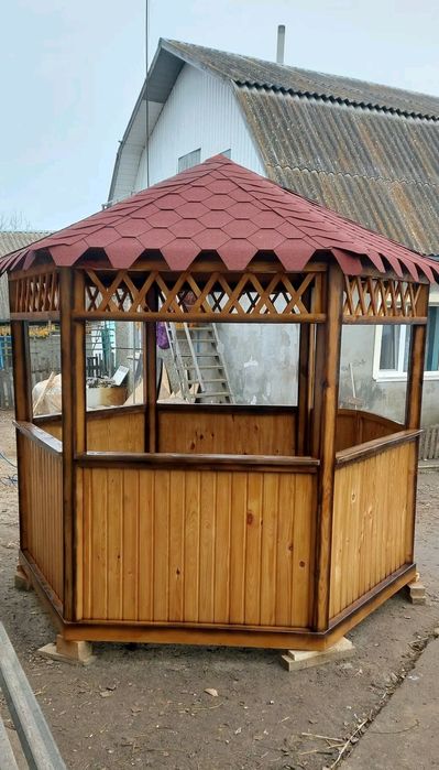 Альтанка біседка шестиграна, на 10-12 людей.