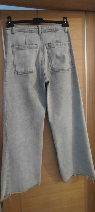 Jeans da Mango tamanho 34. As duas a 16€. A pagar portes de envio