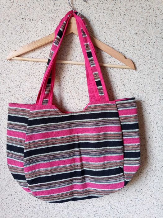 Bolsa étnica bordada  à mão com espelhos NOVA