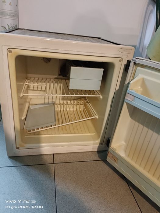 Lodówka PRL raczej nie sprawna