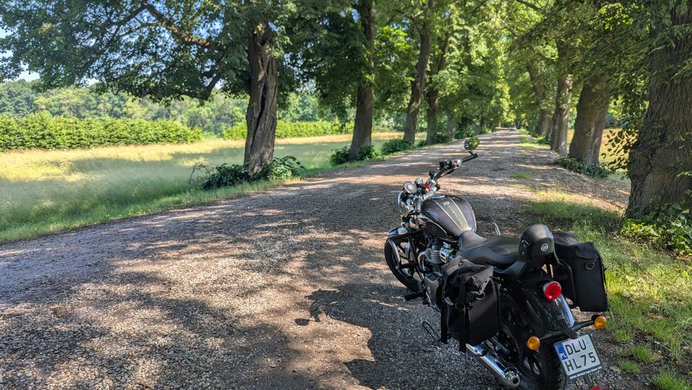 Royal Enfield Super Meteor 650 ABS Touriung [Astral Black] 2023r. 10 tyś km.