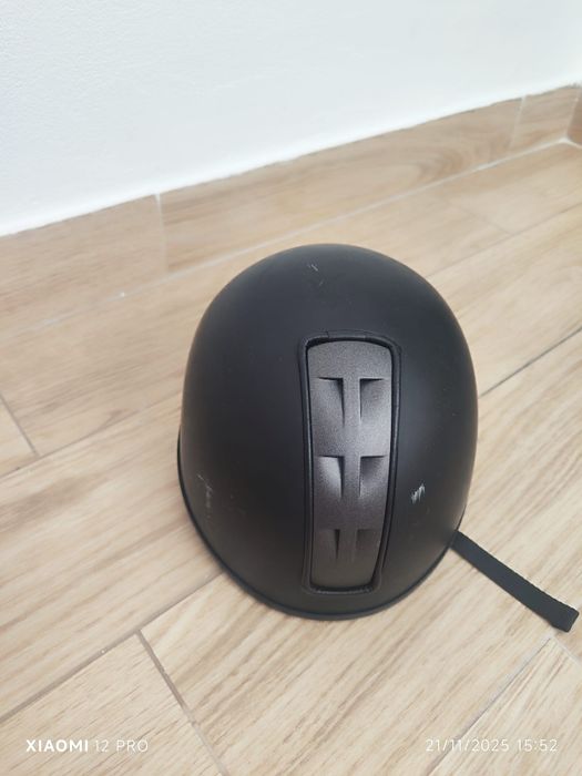 Capacete equitação da marca SWING