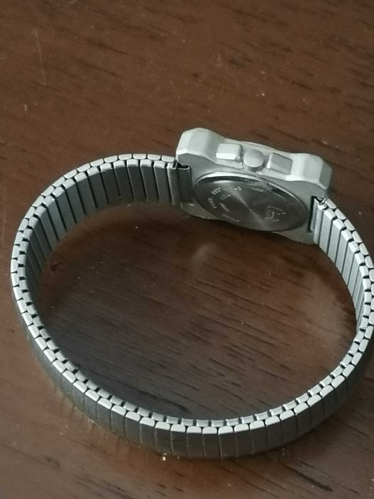 Ciekawy damski zegarek z bransoletką Limit