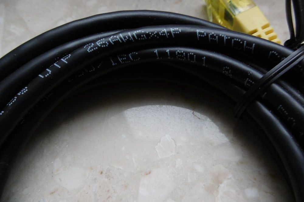 Kabel sieciowy Ethernet (LAN) z wtyczką RJ45