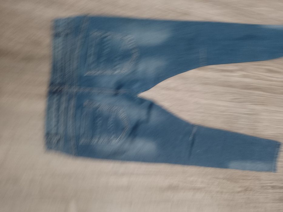 Sprzedam damskie spodnie jeansowe rozmiar XL.