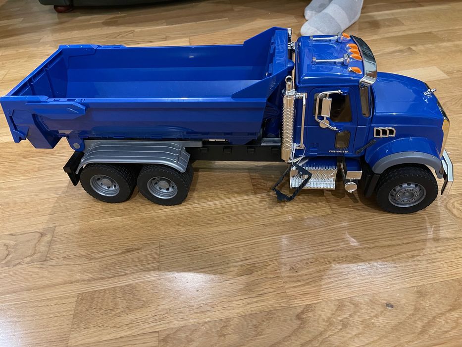 Bruder самосвал синий