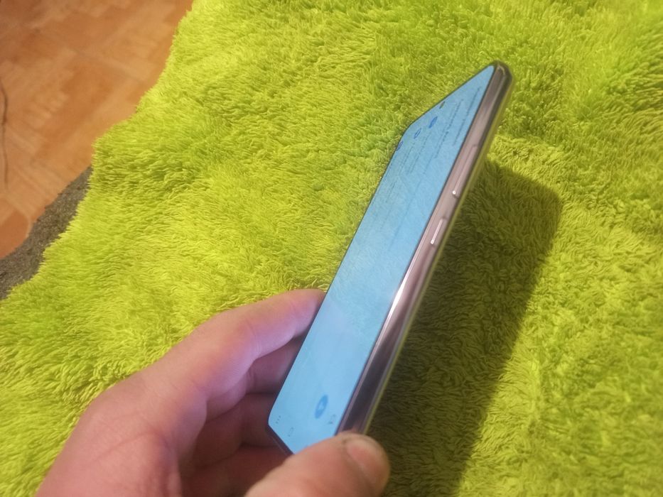 Продам samsung s22 8/128