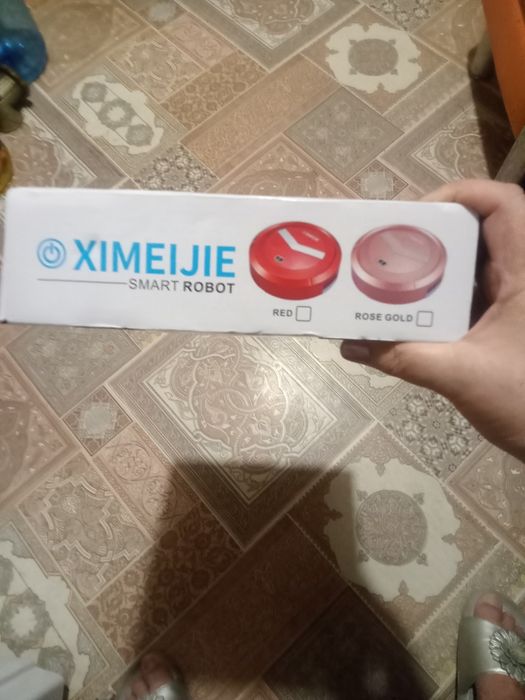 Робот пилосос...